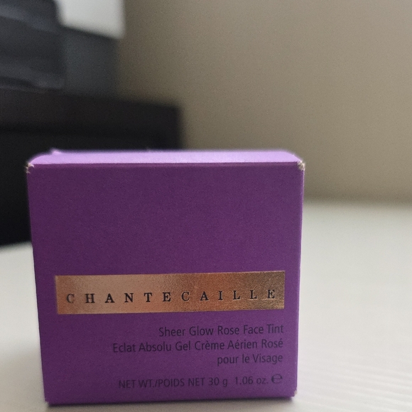 Chantecaille Sheer Glow Face Tint in Purple Box - Picture 1 of 4